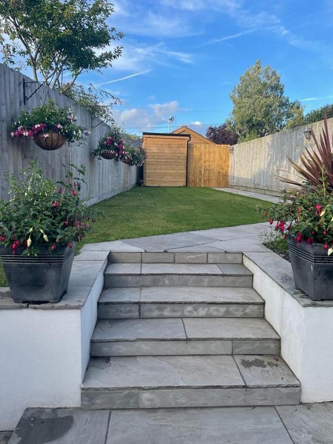 Villa 17 Eastgate Cowbridge Exterior foto